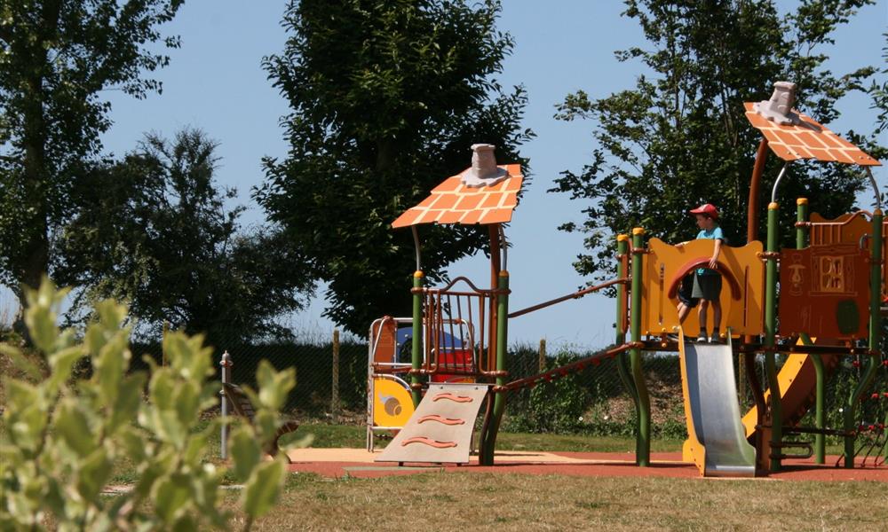 Campingplatz im Departement Seine-Maritime L'Aiguille Creuse: Freizeitangebote – Spielplatz