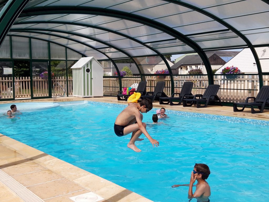 Aiguille Creuse campsite: Jumping in the Pool