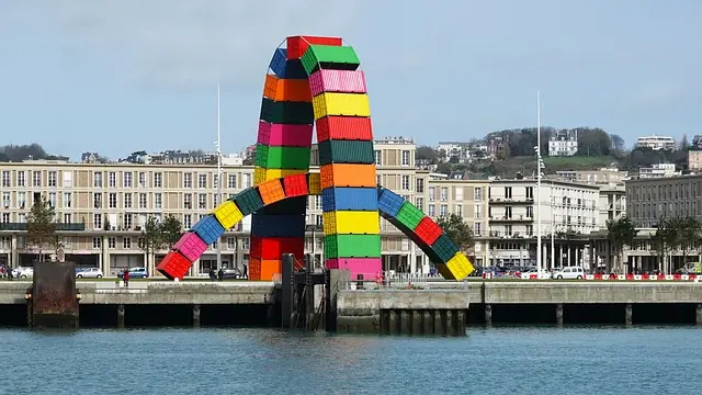 Catène de conteneurs in Le Havre bij camping Aiguille Creuse