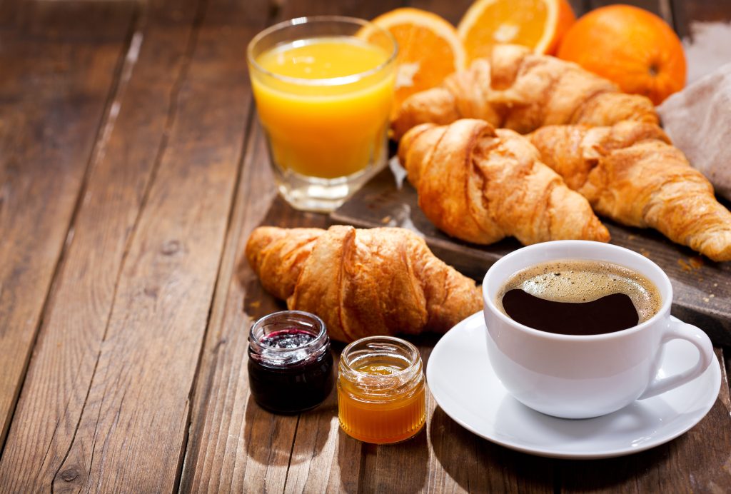 Camping L'aiguille Creuse : Breakfast With Cup Of Coffee And Croissants