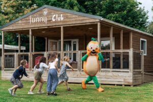 Camping L'aiguille Creuse : 2025 Aiguille Creuse Club Enfant Sunêlia@photo911 (14)